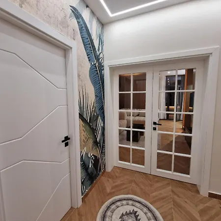 Beachfront Location דירה *